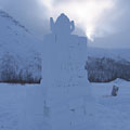 monument to all Tee-pots (in Russia, tee-pot is a designation for the person which isnt able to go by a ski yet), photo: Ude, 600x800p, 39kb