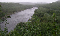 river Pechenga in the North of Kola Peninsula, photo: Saprykin, 500x300p, 46kb