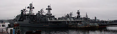 The port of city Severomorsk, photo: Saprykin, 504x200p, 26kb