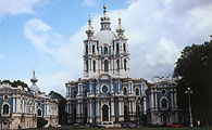 The Cathedral of Smol'ny Cloister, arch.Rastrelli 1748-1764. Photo: Bukatova, 300x474p, 36kb The Cathedral of Smol'ny Cloister, arch.Rastrelli 1748-1764. Photo: Bukatova, 300x474p, 36kb