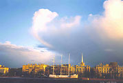 The quay of river Neva, photo: Bryzgalov, 400x268p, 19kb The quay of river Neva, photo: Bryzgalov, 400x268p, 19kb