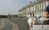 The palace Zimny, on a back plane - Admiralteystvo, photo: Bryzgalov, 500x310p, 35kb