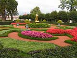 Petrodvorets, the garden of palace Monplaisire. photo: Prokhorova 2006, 500x370p, 40kb Petrodvorets, the garden of palace Monplaisire. photo: Prokhorova 2006, 500x370p, 40kb