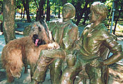 Apollo on the sculpture of beery mans, Berdyansk (Black See), August '2002, photo: Kozlova, 500x347p, 78kb