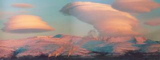 Aпатиты, полдень в начале декабря, 2002, вид на северную часть горизонта, Хибины и облака освещены зарей - солнце под горизонтом, фoтo: Aлтухов, 808x300p, 39kb